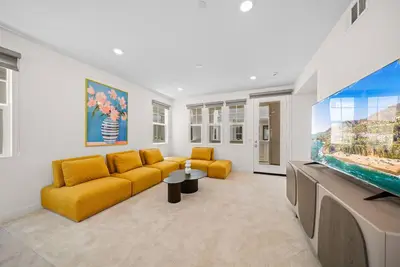 Image de 3-bedroom townhome in peaceful Anaheim with Ac and fitness room