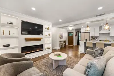 Image de Family home in Tucker Ga with Hot Tub & Game Rooms