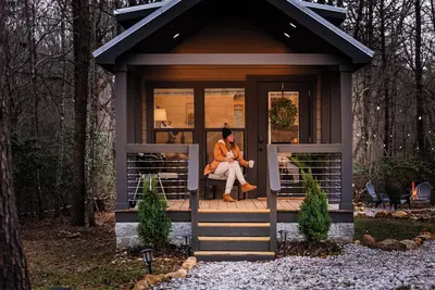 Image de The Cozy Doe- Tiny Home in the Woods w/ Fire Pit