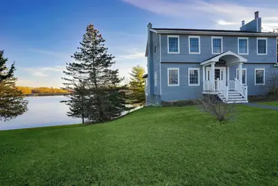 Image de Lakefront Luxe Retreat | Beach, Pools, Pickleball