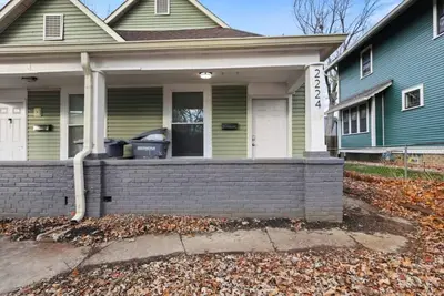 2Bd/1Bth Fenced Backyard! 10 min to Downtown!