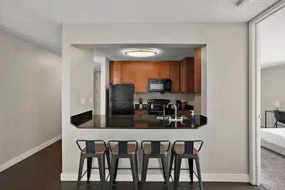 Image de Downtown Skyview - 16th fl - Parking - Pool - Gym