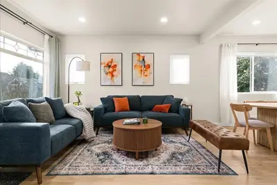 Image de Modern 5br Family Retreat, 2 Kitchens, Sleeps 12