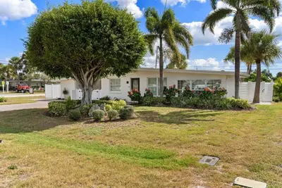 Image de Charming Venice Island Retreat!