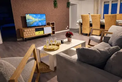 Image de Spacieux T4 + billard ambiance chic & conviviale