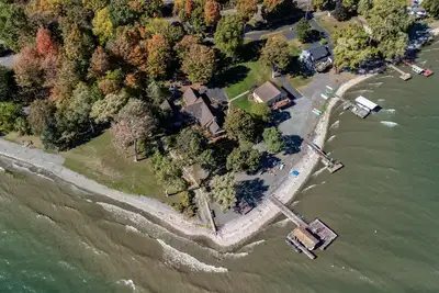 Image de Private Flx Retreat | 200' Seneca Lakefront | Pool