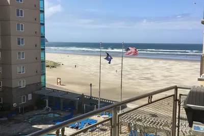 Image de 1-Bedroom Condo on the Ocean in Scenic Seaside with Fitness Room