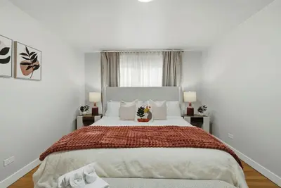 Image de 3br Near O'Hare • Office • Coffee Bar • Sleeps 9