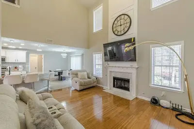 Image de 3br w/ Backyard • Airport and Downtown • Six Flags