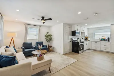 Image de Elegant Largo Retreat, Sleeps 8, 10 Mins to Beach