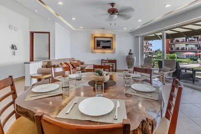 Image de 3-bedroom Condo with Ac, WiFi, Ocean Views, Tennis court & Gym in Vivo resorts