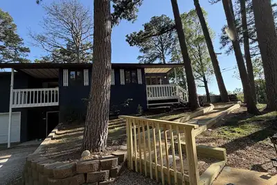 Image de Cozy 3 Bedroom, Walk to Restaurants, 1 Mile to Silver Dollar City, Hot Tub & Pool!