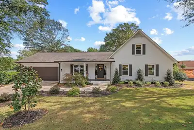 Image de Upscale 4/3 Greer Retreat w/ Fire Pit 5 min to Dt