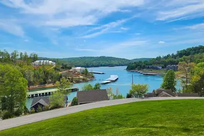 Image de Norris Cove Retreat | Spacious Lakeside Living!