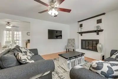 Image de Near Hospitals & Attractions: Richmond Getaway!