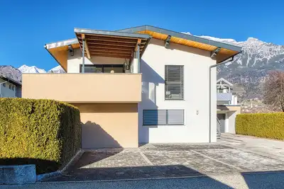 Image de Cozy accommodation in a quiet location with a view of the Tyrolean mountains