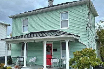 Image de 2-bedroom house in quiet, peaceful, beautiful Staunton close to down town.