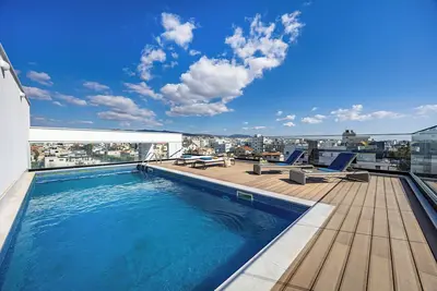 Image de 201 Sfiggos - Grand balcon et piscine commune sur le toit