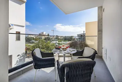 Image de 203 Sfiggos - Vue sur la ville et accès à la piscine sur le toit