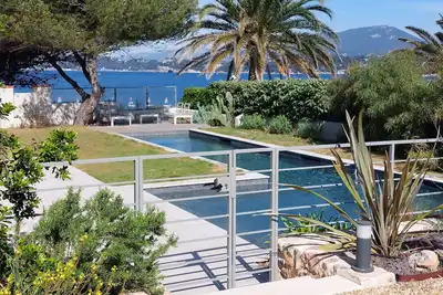 Villa d'exception accès mer du jardin & piscine