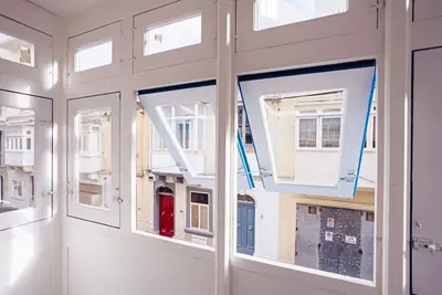 Image de FLNo2 | Seaside 2br Apt w/ Balconies – X Gżira