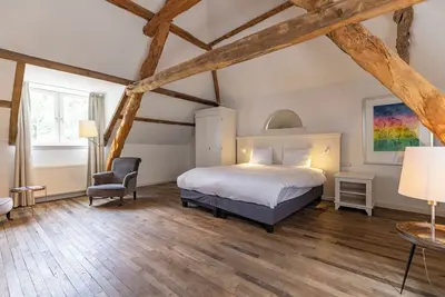 Image de Countryside Calm with Modern Comfort and Free Parking! Onsite Dining