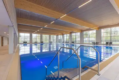 Image de Family Getaway with Indoor Pool — Hiking Trails and Complimentary Parking