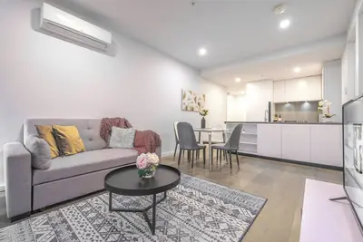Image de 2br1ba apt in Melbourne Cbd Pool+Gym and Wi-Fi