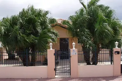 Image de Arubahome - jedes Schlafzimmer mit eigenem Bad by Interhome