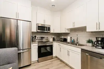 Image de Moderne Suite in der Nähe des Flughafenkrankenhauses Henday Town Ctr by Interhome