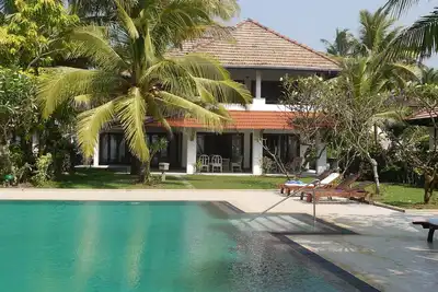 Image de Strandvilla Margareta mit Pool by Interhome