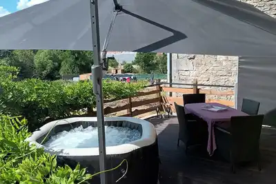 Image de Maison de campagne avec jacuzzi et animaux de compagnie acceptés