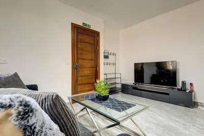 Image de Peaceful 3br Escape Near the Sea with Terrace