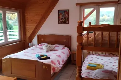 Image de Chambre d’hôtes « Chalet Des 3 Pins - Lumière » avec vue montagne, terrasse partagée et Wi-Fi