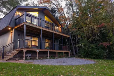 Image de Covey Cottage • Waterfront Retreat w/ 4 Queen Beds