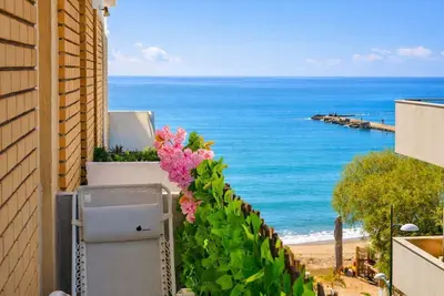 Image de Kalamata Coastal Nest, Modern Seaside Escape