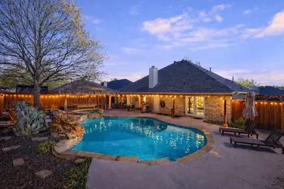Image de Best of Saginaw – 4bd/2ba w Pool, Pool Table & Bbq