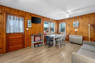 Cozy Cape Cod Cottage with Peaceful Water Views