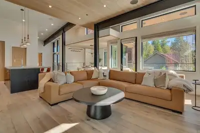 Image de West Shore | Private Beach + Pier - Lakeside Cedars