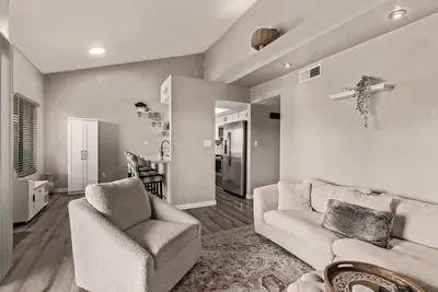 Image de Camelback East 2br w/ Pool & Free Parking