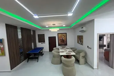 Image de 4-bedroom Seaview Apartment Ikoyi, private chef and Janitor