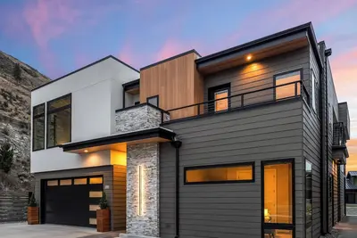 Image de *New Lakefront Luxury | Rooftop Deck, Views, Dock, Hot Tub & Spa Amenities