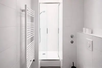 Directly on the Rhine - central, quiet & bright.