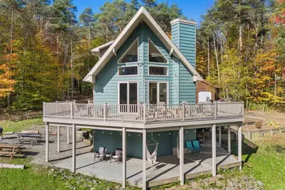 Image de Spacious Forest Chalet on 100 Acres – Kayaks, Ponds & Nature Escape