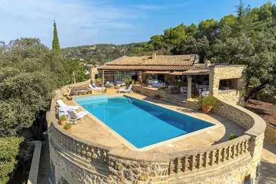 Image de Bastide provençale climatisée, 12/14 couchages, avec piscine privée et jacuzzi