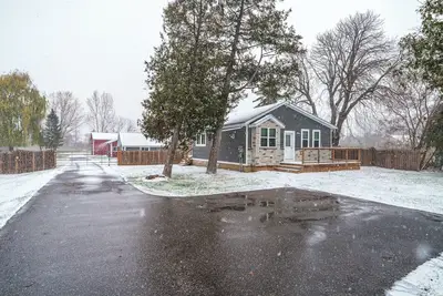 Image de Cozy Collingwood Farmhouse, With Sauna