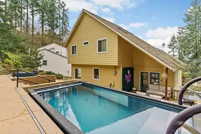 Image de Luxury Hillside Home with Pool and Hot Tub