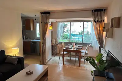 Image de Joli Appartement 2 Pieces Avec Une Grande Chambre Et Vue Sur Chenal Et Piscine