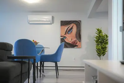 Image de Warm and Welcoming Basement