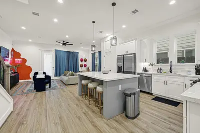Image de Private 4br Townhome w/ Game Room, 15mins Nrg / Medical Center Sleeps 11
